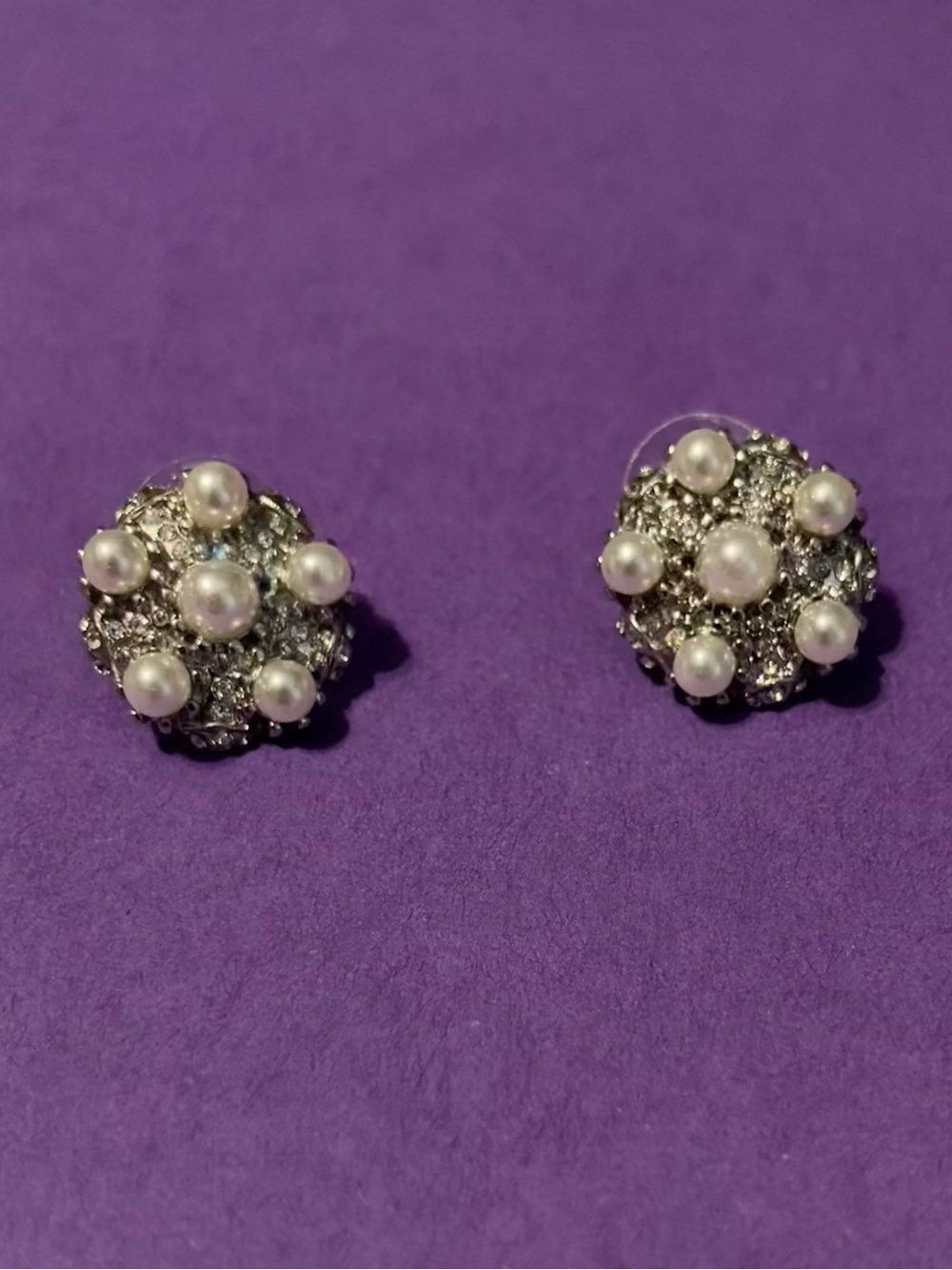 WOMENS EARRINGS LIKE NEW